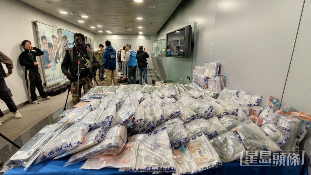 警方展示所得證物。