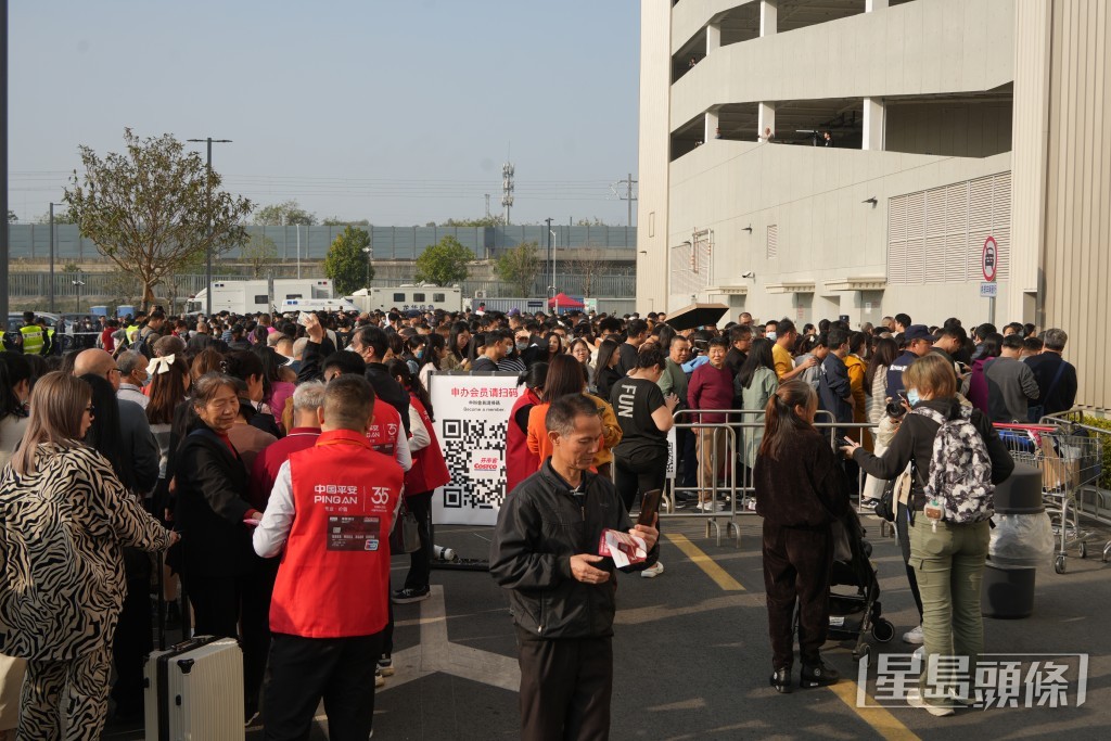 華南首家Costco開幕人山人海。吳艷玲攝 華南首家Costco開幕人山人海。吳艷玲攝