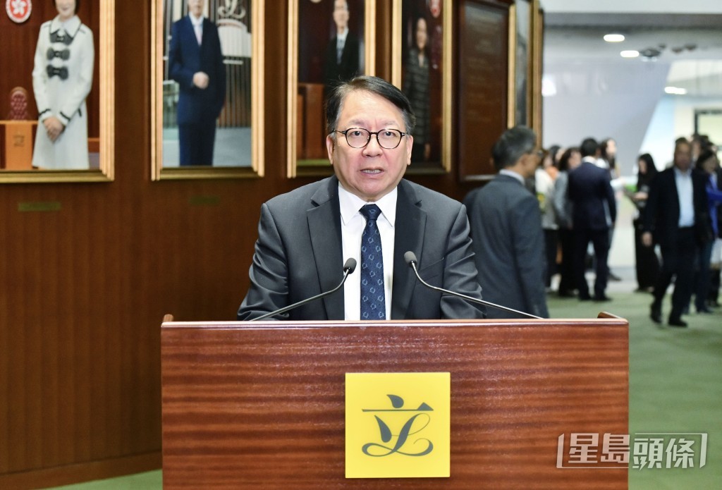 陈国基称,第八届立法会运作至今刚过半年,政府与立法会一直保持紧密的协作,并且交出亮丽的成绩表。 陈国基称,第八届立法会运作至今刚过半年,政府与立法会一直保持紧密的协作,并且交出亮丽的成绩表。