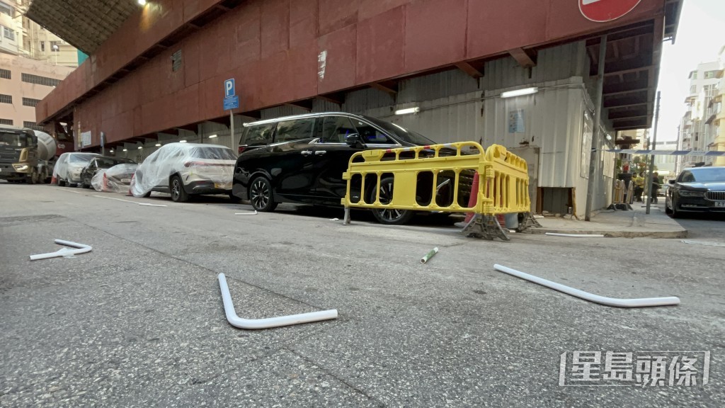 地盤有膠喉墮下。