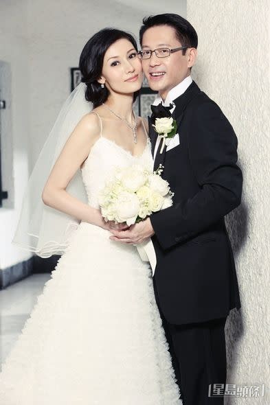 李嘉欣2008年11月嫁富商許晉亨。