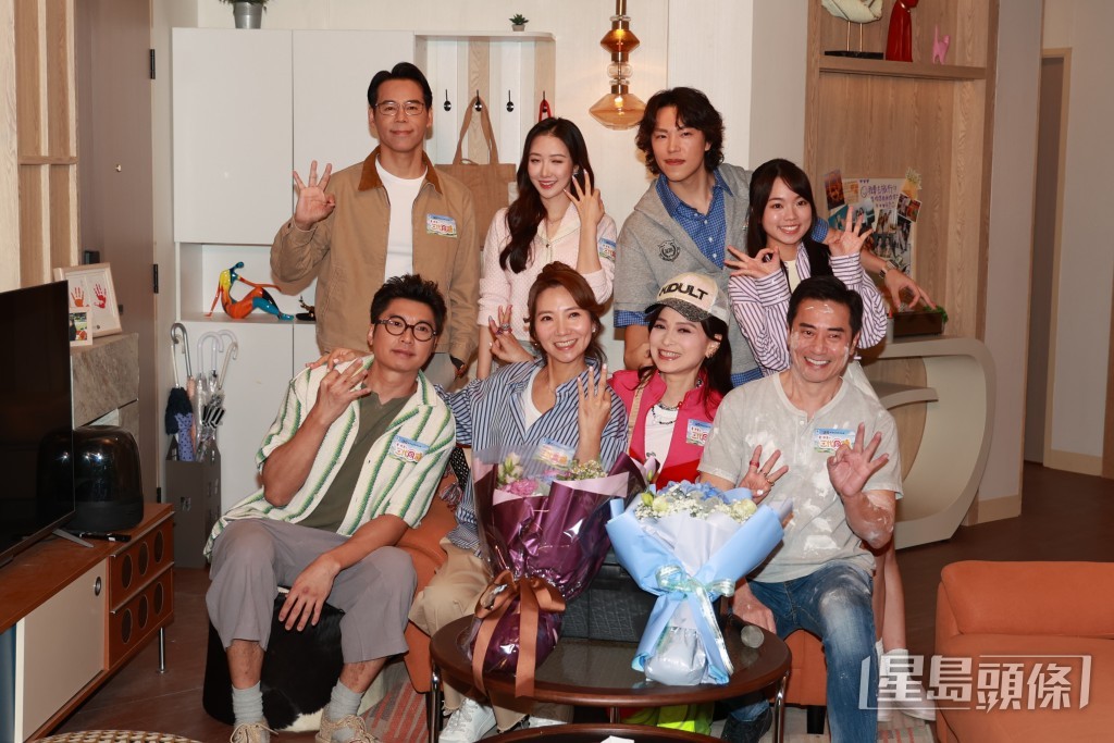 《愛回家之三代同糖》劇組大合照，無綫急召歐瑞偉、樊亦敏、徐榮等舊將回巢救亡。