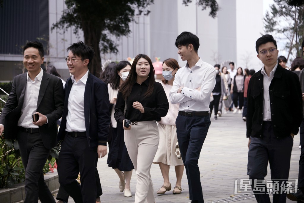 楊何蓓茵表示會為表現未達標者提供輔導、培訓並於半年內重估。 楊何蓓茵表示會為表現未達標者提供輔導、培訓並於半年內重估。