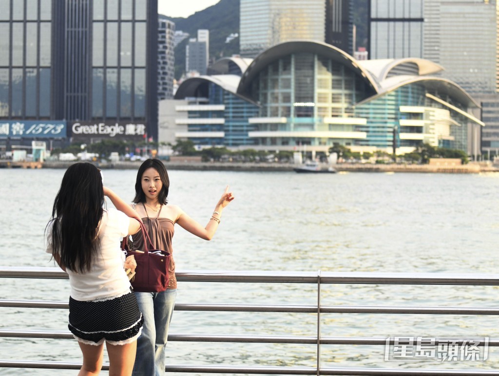 十一黃金周預料是內地旅客來港高峰期。資料圖片