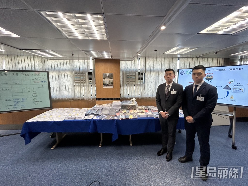 警方展示涉案證物。曾志恆攝