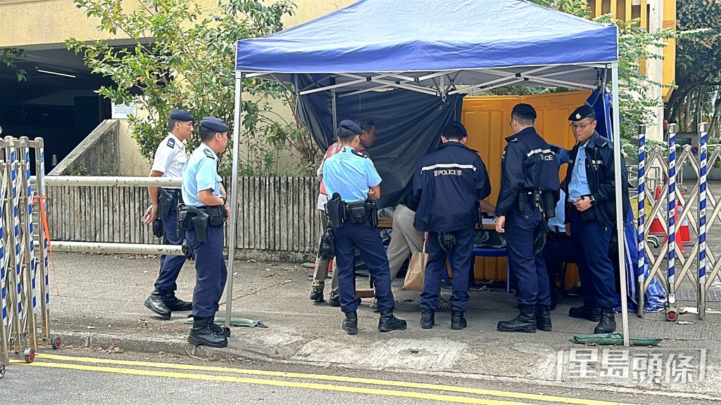 加派警員巡邏。 加派警員巡邏。