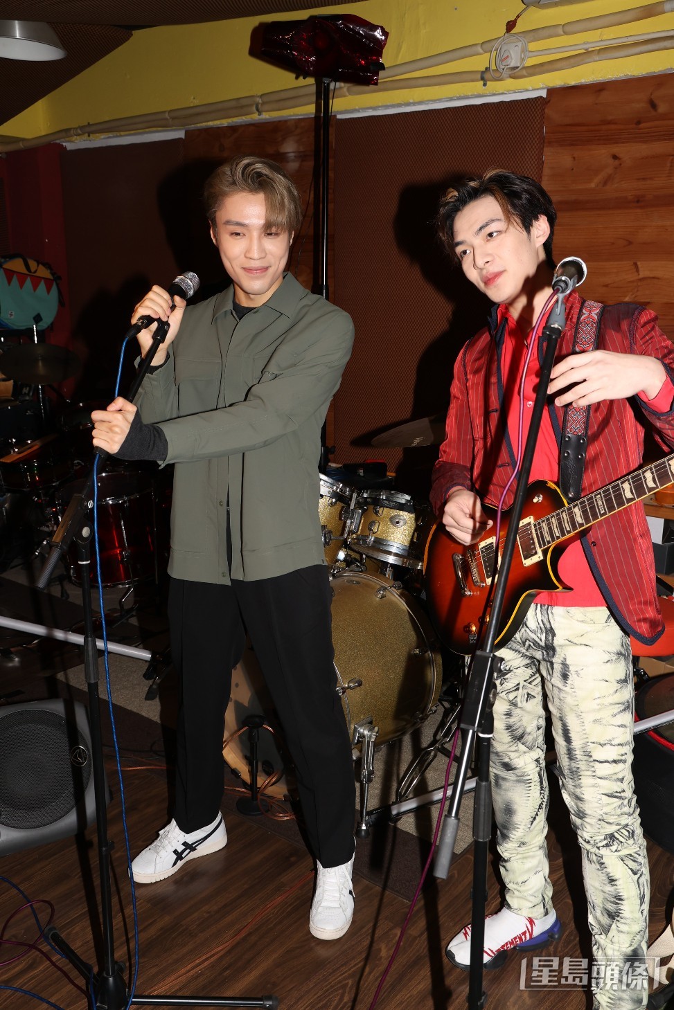 丁子朗和余宗遙在「亞洲超星團」節目中演唱歌過謝霆鋒的一曲《活着VIVA》受到觀眾歡迎。