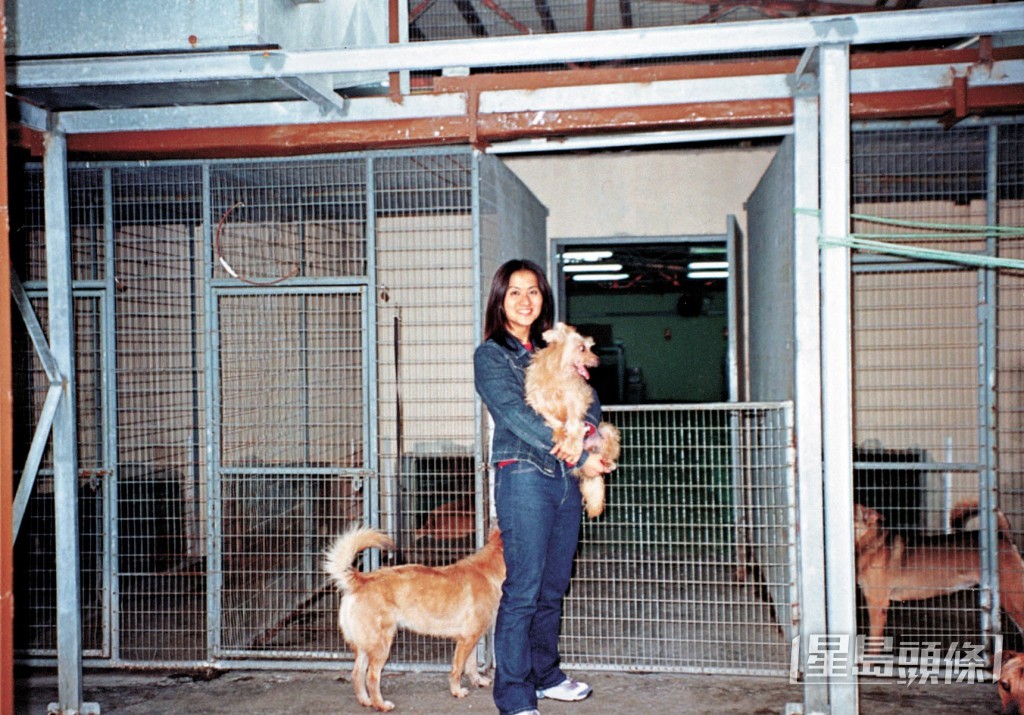 周蕙蕙曾到狗場受訪，展現愛心一面。