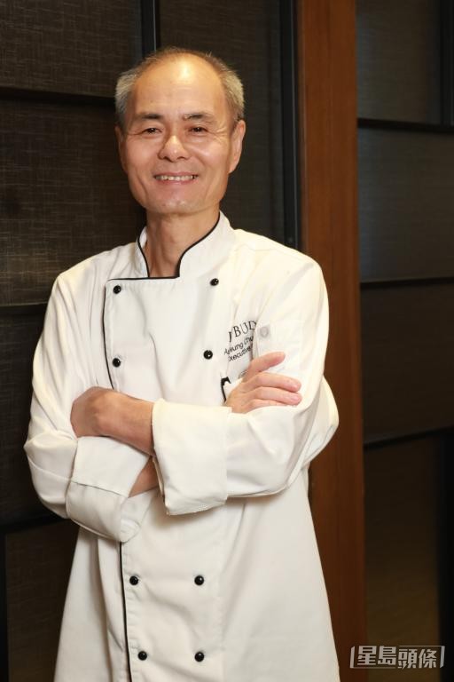 風趣的基哥笑稱為避開老婆,所以至今仍未考慮過退休問題。 風趣的基哥笑稱為避開老婆,所以至今仍未考慮過退休問題。