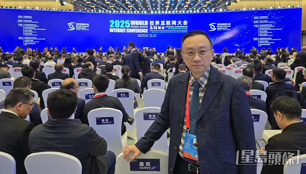 方保僑每年外訪，參加世界各地不同的資訊科技展覽。  受訪者提供