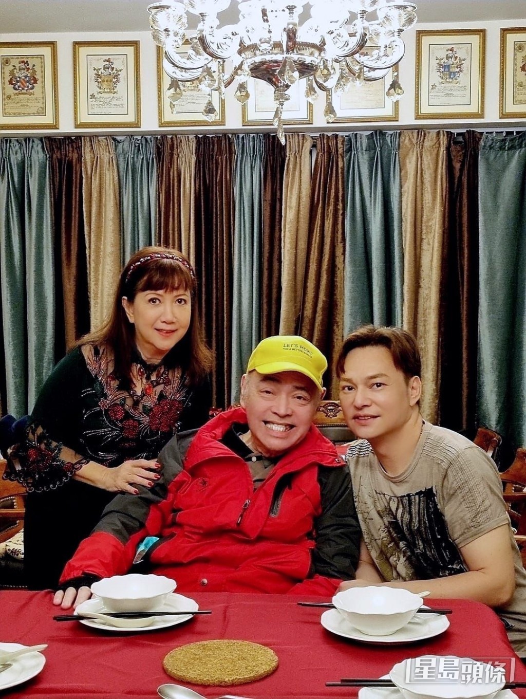 方俊約埋麗莎及偉文賀端陽。 方俊約埋麗莎及偉文賀端陽。