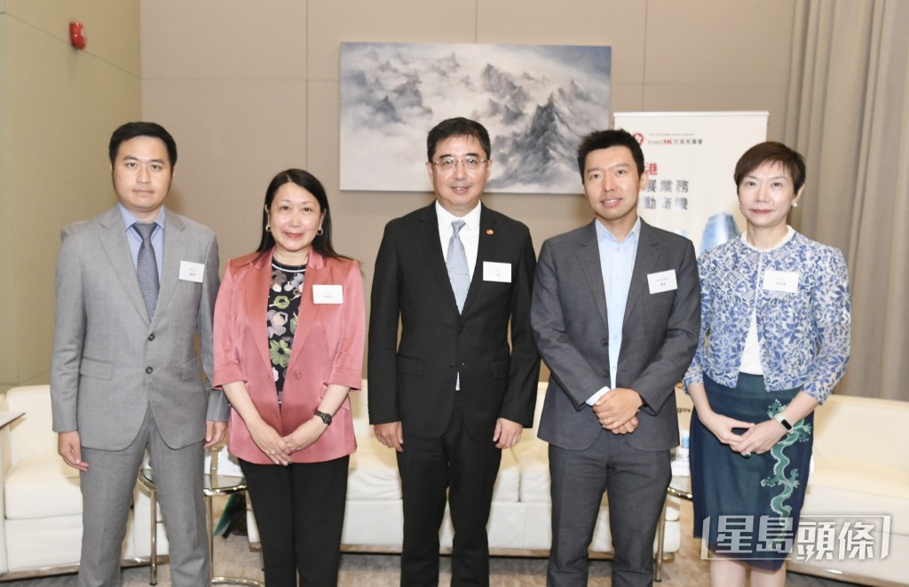 左起：刁智海、李舜兒、方嘯、費思、張頴嫻。