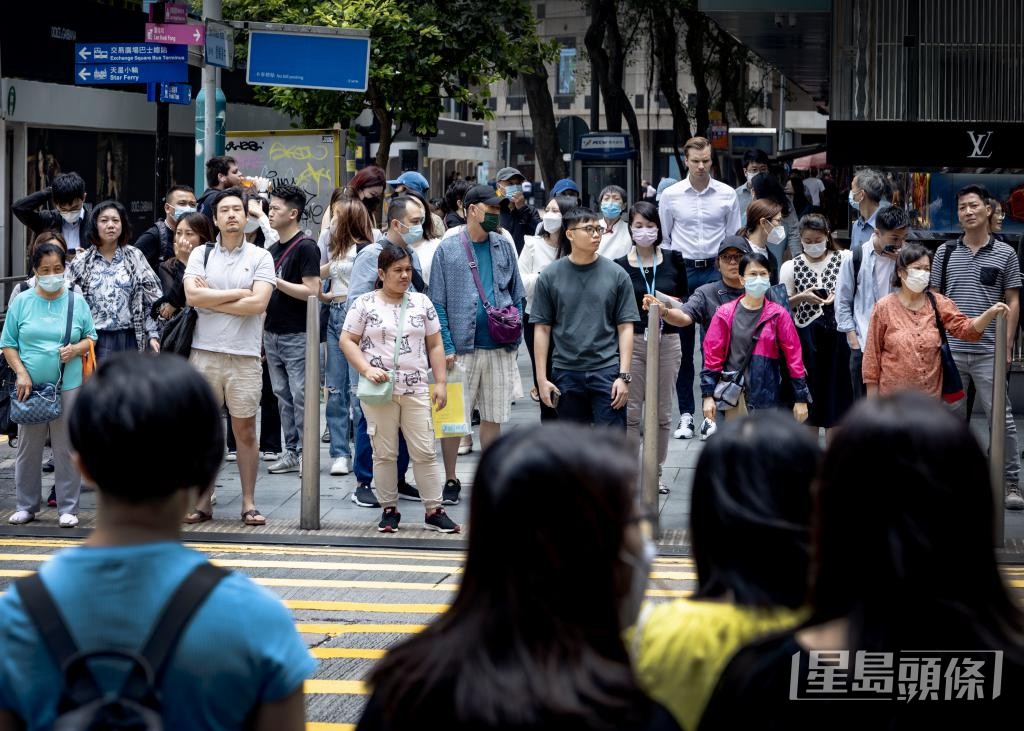 香港人熱愛工作，常被揶揄「奴性」重，背後卻埋藏過勞的隱患。