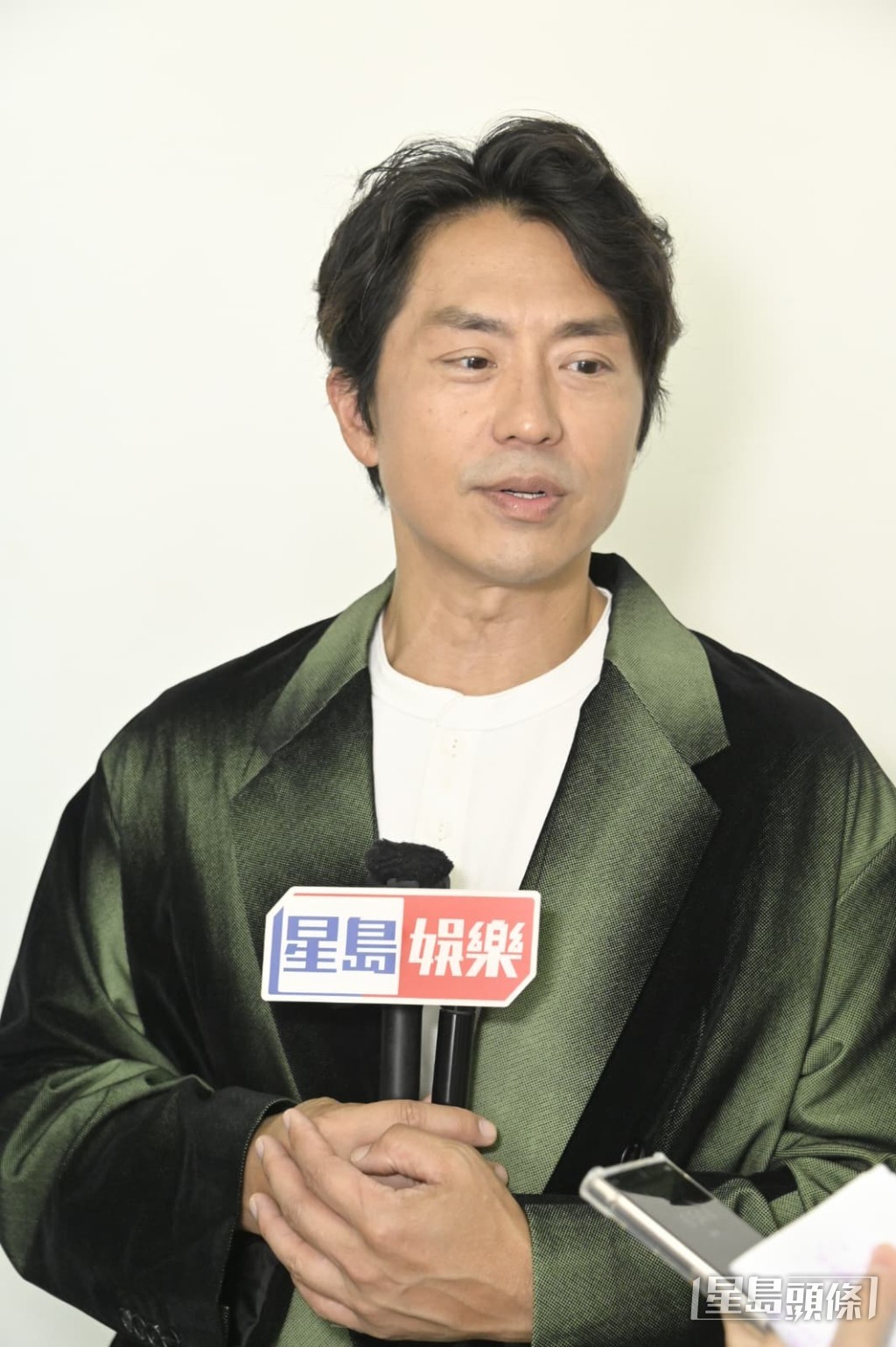 森美認為一個女人跟着好男人便好運氣。 森美認為一個女人跟着好男人便好運氣。