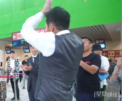 顺利拍完向剧组致谢。