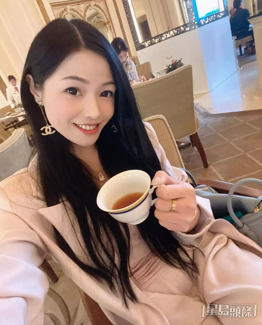 Chris自揭家底雄厚。
