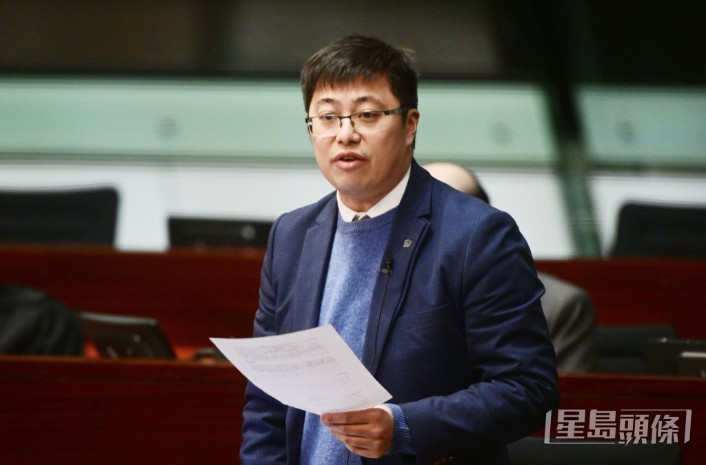 民建聯顏汶羽關注專才的受養人就業狀態，會否對本港勞動市場帶來衝擊。