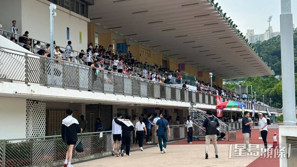 現場為黃大仙斧山道運動場。 現場為黃大仙斧山道運動場。