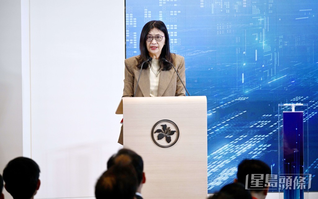 證監會行政總裁梁鳳儀。 證監會行政總裁梁鳳儀。