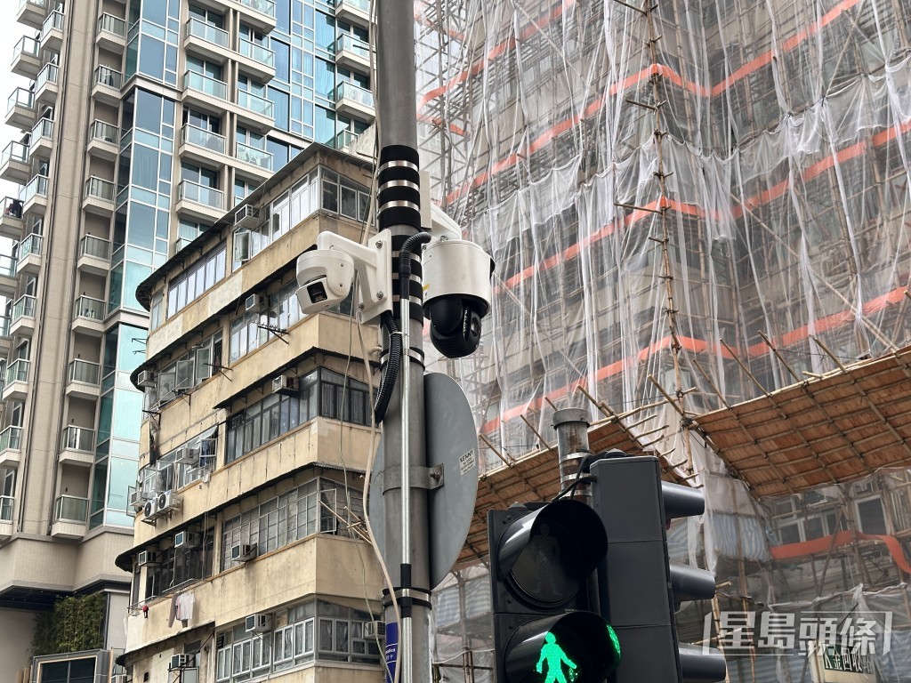 警方早前於旺角安裝一組閉路電視鏡頭。資料圖片 警方早前於旺角安裝一組閉路電視鏡頭。資料圖片