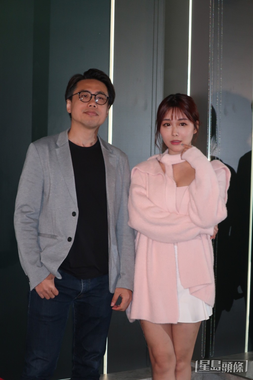导演郑峰岚与素海霖。
