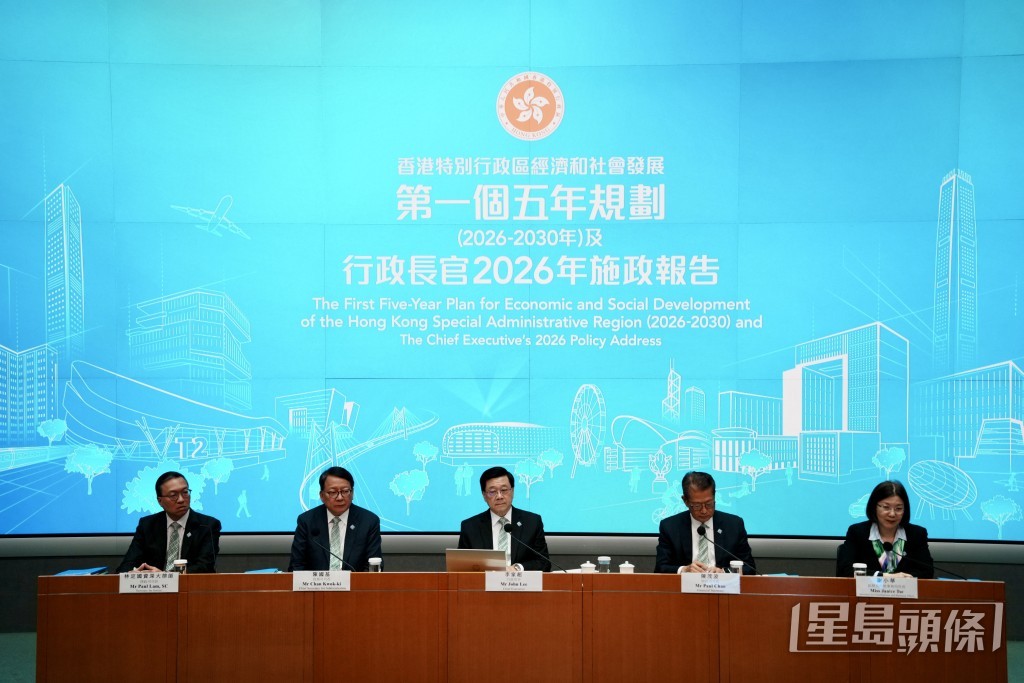 李家超公布香港五年規劃及施政報告後,下午3時半見記者。 李家超公布香港五年規劃及施政報告後,下午3時半見記者。