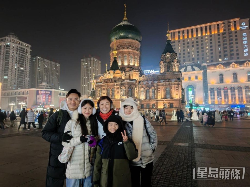 胡仔一家五口好融洽。