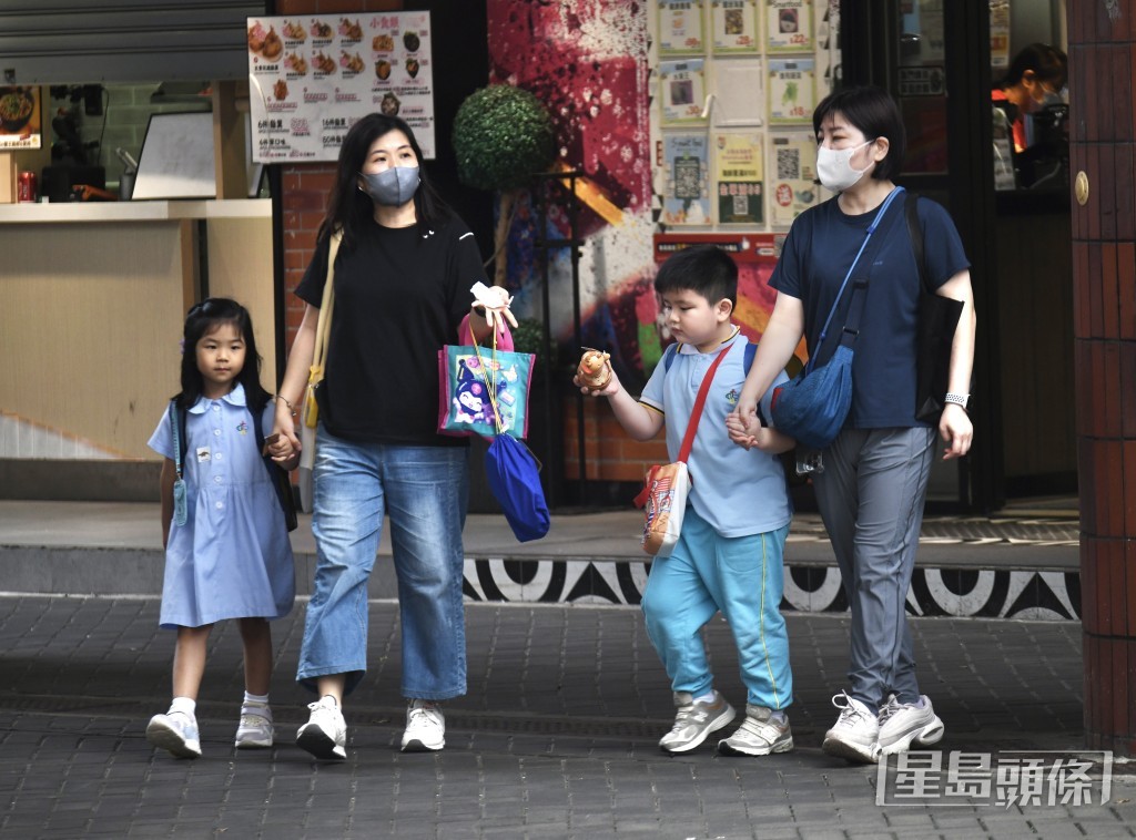 利東邨內有3間幼稚園。