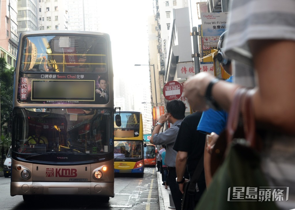 截至2025年5月，全港共有155條巴士專線。資料圖片