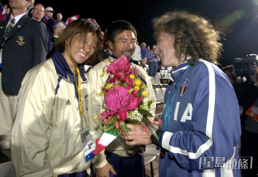 李麗珊在1996年阿特蘭大奧運會滑浪風帆項目,奪得香港隊歷史上首面奧運會獎牌,仲係金牌得主。 李麗珊在1996年阿特蘭大奧運會滑浪風帆項目,奪得香港隊歷史上首面奧運會獎牌,仲係金牌得主。