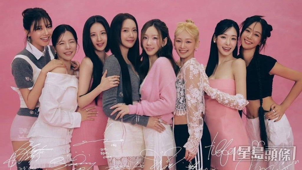 Tiffany（右二）成少女时代首位人妻。