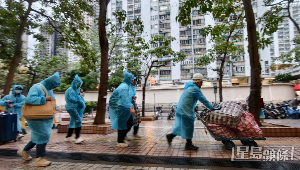 七幢樓宇有1 674戶6 265人完成上樓。 七幢樓宇有1 674戶6 265人完成上樓。