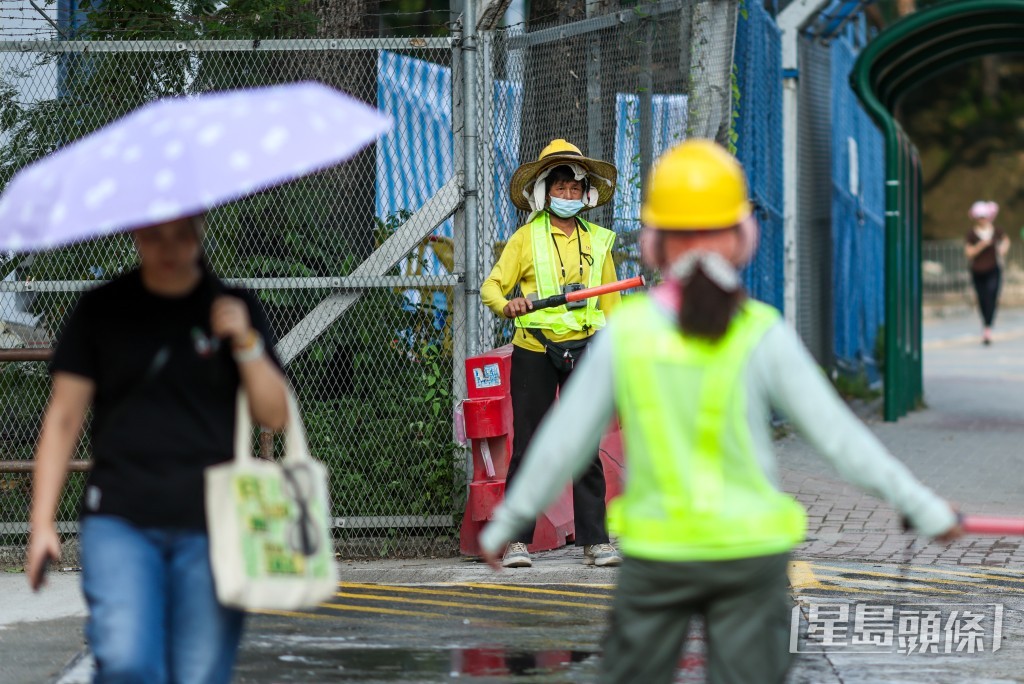 本港近日天氣酷熱,昨日天文台總部更錄得36.9度的破紀錄高溫。 本港近日天氣酷熱,昨日天文台總部更錄得36.9度的破紀錄高溫。