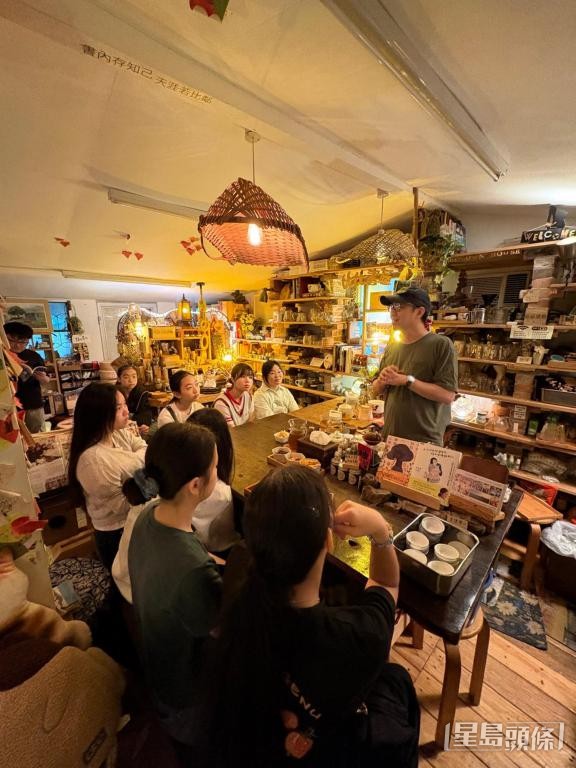 葉倩彤稱，除了本地市民，也有英國、新加坡及內地的客人特意來書屋。