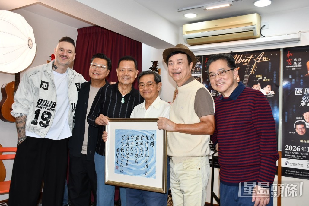 其中一幅為《漣漪》字畫。 其中一幅為《漣漪》字畫。