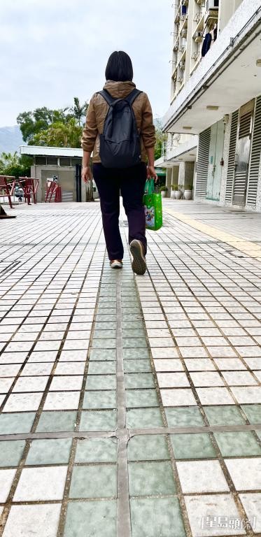 靜姨早年為口奔馳，一直自責未有好好照顧3名子女。