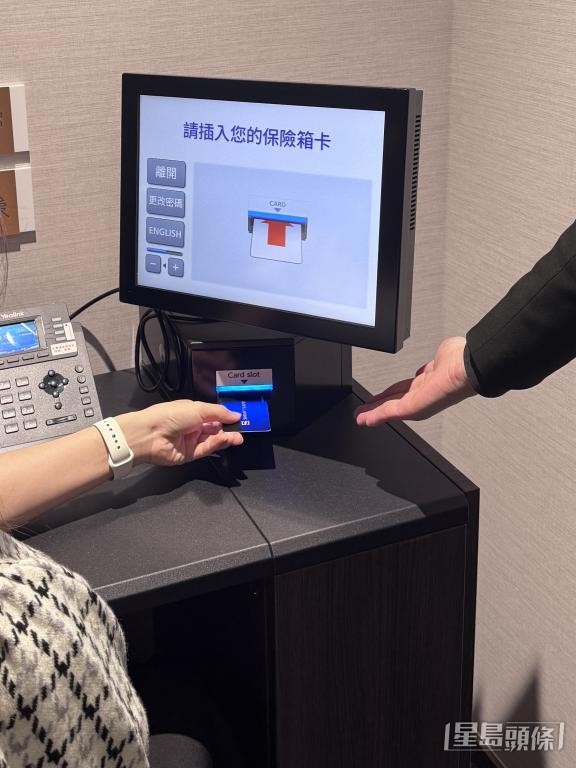 全自動保險箱安全度高,需經多重驗證方可打開。 全自動保險箱安全度高,需經多重驗證方可打開。