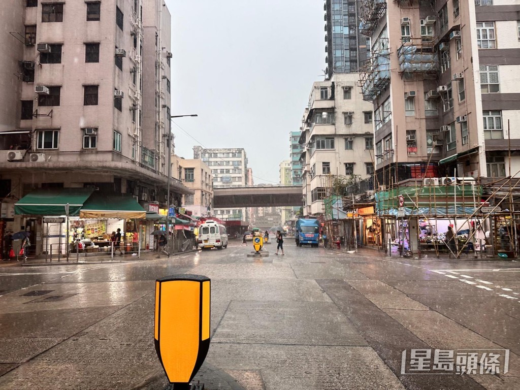 土瓜灣一帶亦有大雨。黃鈺鈞攝 土瓜灣一帶亦有大雨。黃鈺鈞攝