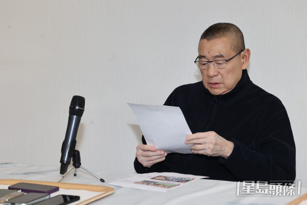 今年1月,大劉召開長達90分鐘的記者會,直接否認與舊愛呂麗君復合,澄清是對方有困難尋求幫助。 今年1月,大劉召開長達90分鐘的記者會,直接否認與舊愛呂麗君復合,澄清是對方有困難尋求幫助。 