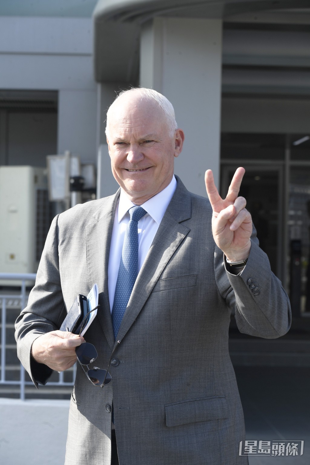 「快搏」今朝加課期間，賀賢睇到眼都唔眨動態積極。