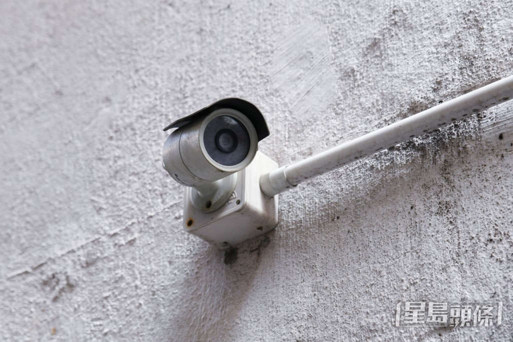 陳美寶指路政署轄下公共行人通道，共有600部升降機，全部均配備閉路電視。資料圖片