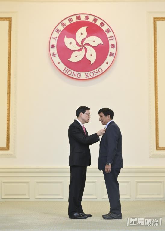 2023年,雷雄德獲頒授榮譽勳章。 受訪者提供 2023年,雷雄德獲頒授榮譽勳章。 受訪者提供