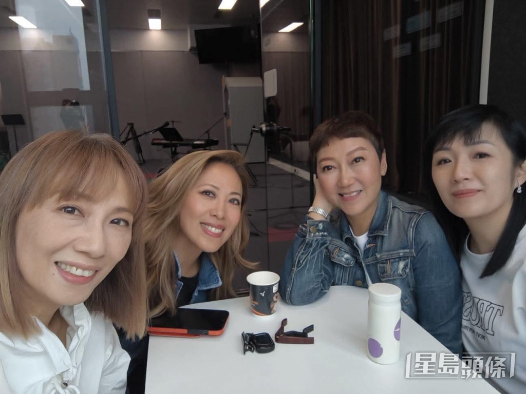 何婉盈、李乐诗、文佩玲为出歌频频开会。