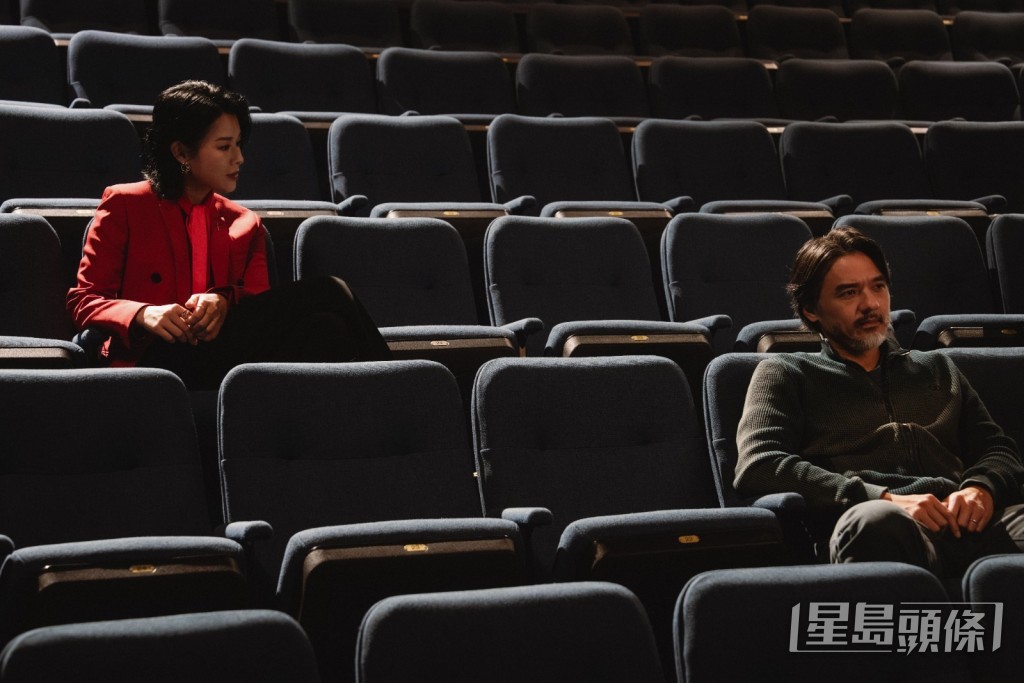 馮德倫安排袁澧林與胡杏兒交替擔綱女主角。