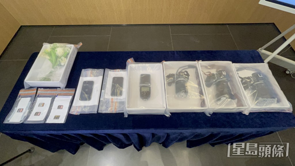 行動中檢獲的證物。楊偉亨攝