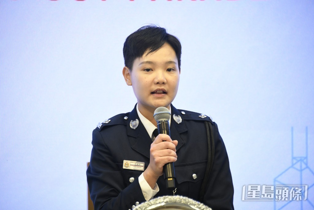 獲頒施禮榮盾和榮譽警棍的女見習督察范婕妍表示，擔任策騎員時高強度訓練讓她體會到紀律、專注與堅毅，亦為她投身警隊奠定重要基礎。楊偉亨攝