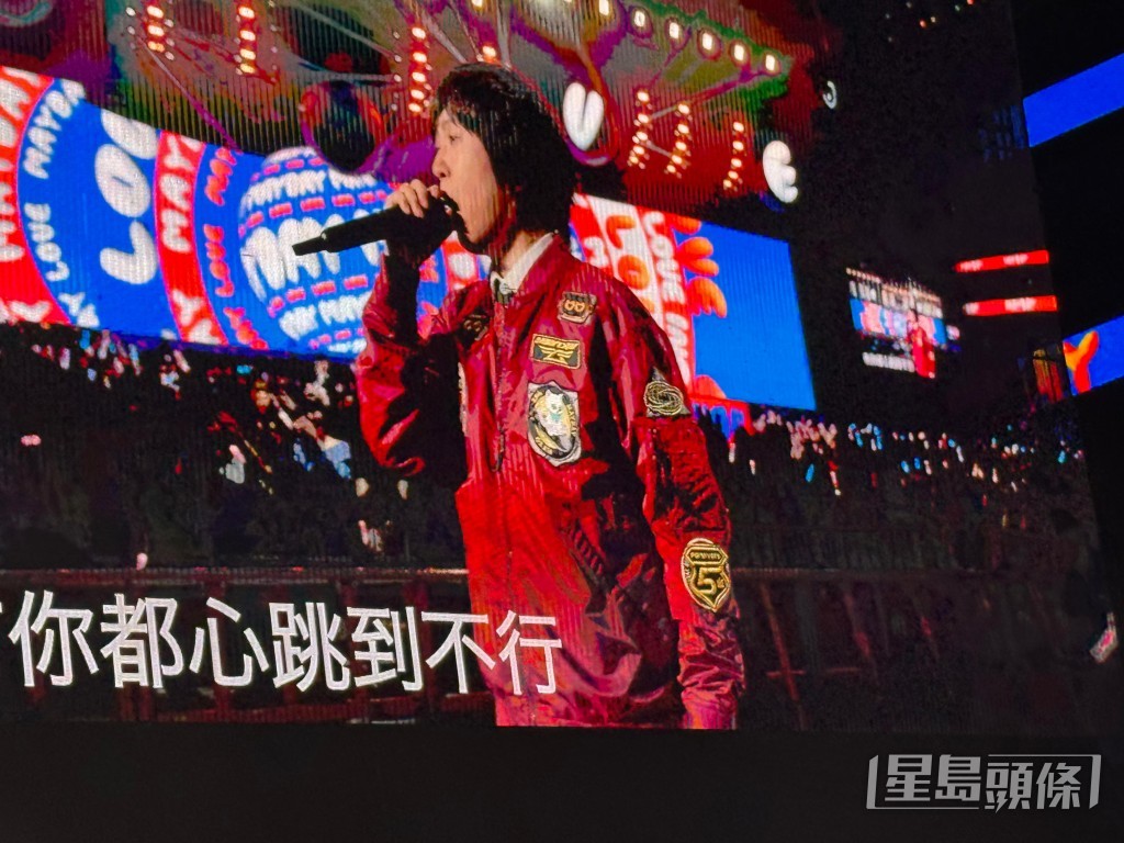 演出期間阿信、石頭及怪獸走落台邊與觀眾近距離接觸。 演出期間阿信、石頭及怪獸走落台邊與觀眾近距離接觸。