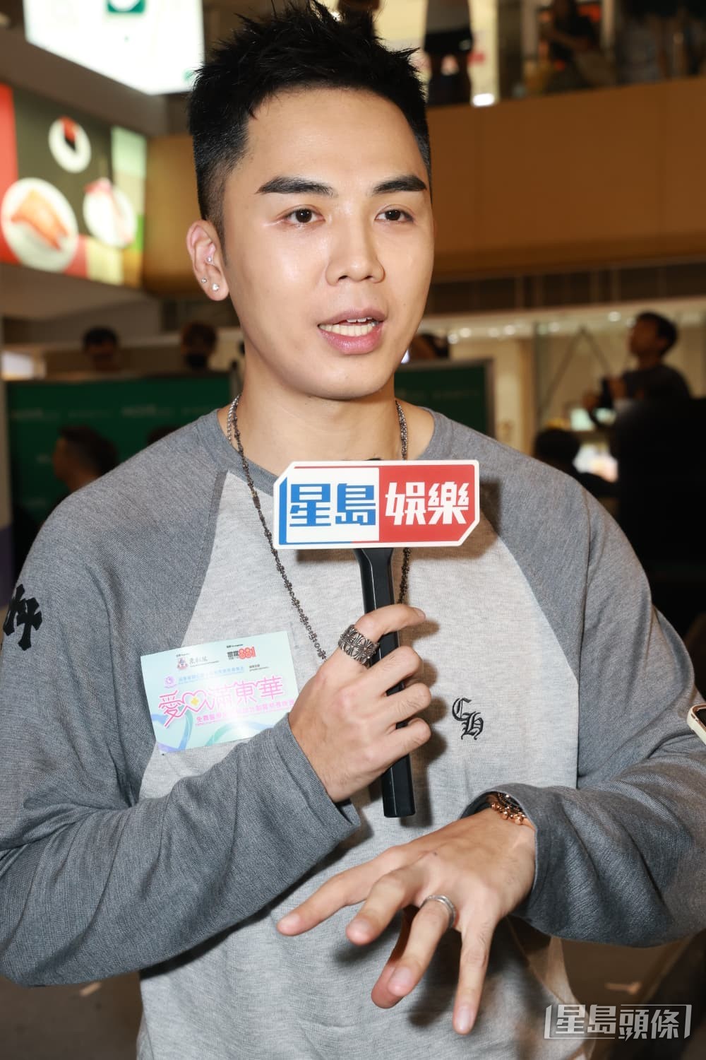 準爸爸伍富橋告別慘情歌。