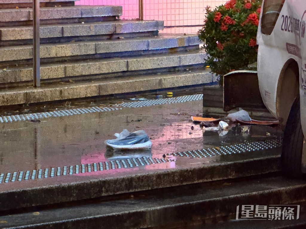 現場殘留不少相信是傷者的雜物。