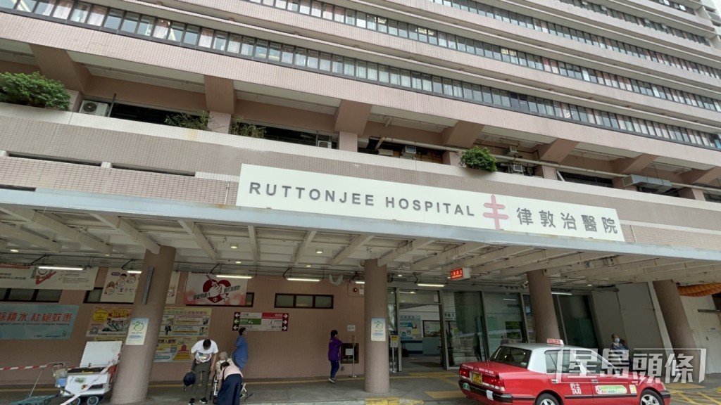 律敦治醫院6旬男身及手有灼傷痕跡。楊偉亨攝